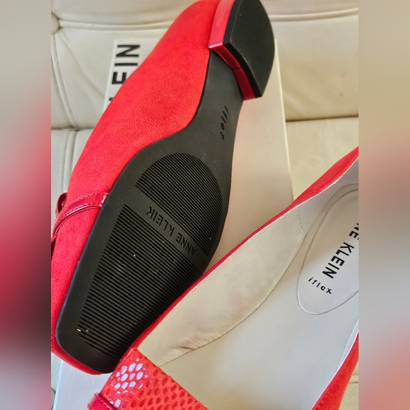 Anne Klein Cherry Red Textured Iflex Flats-Size 10M - Picture 3 of 5